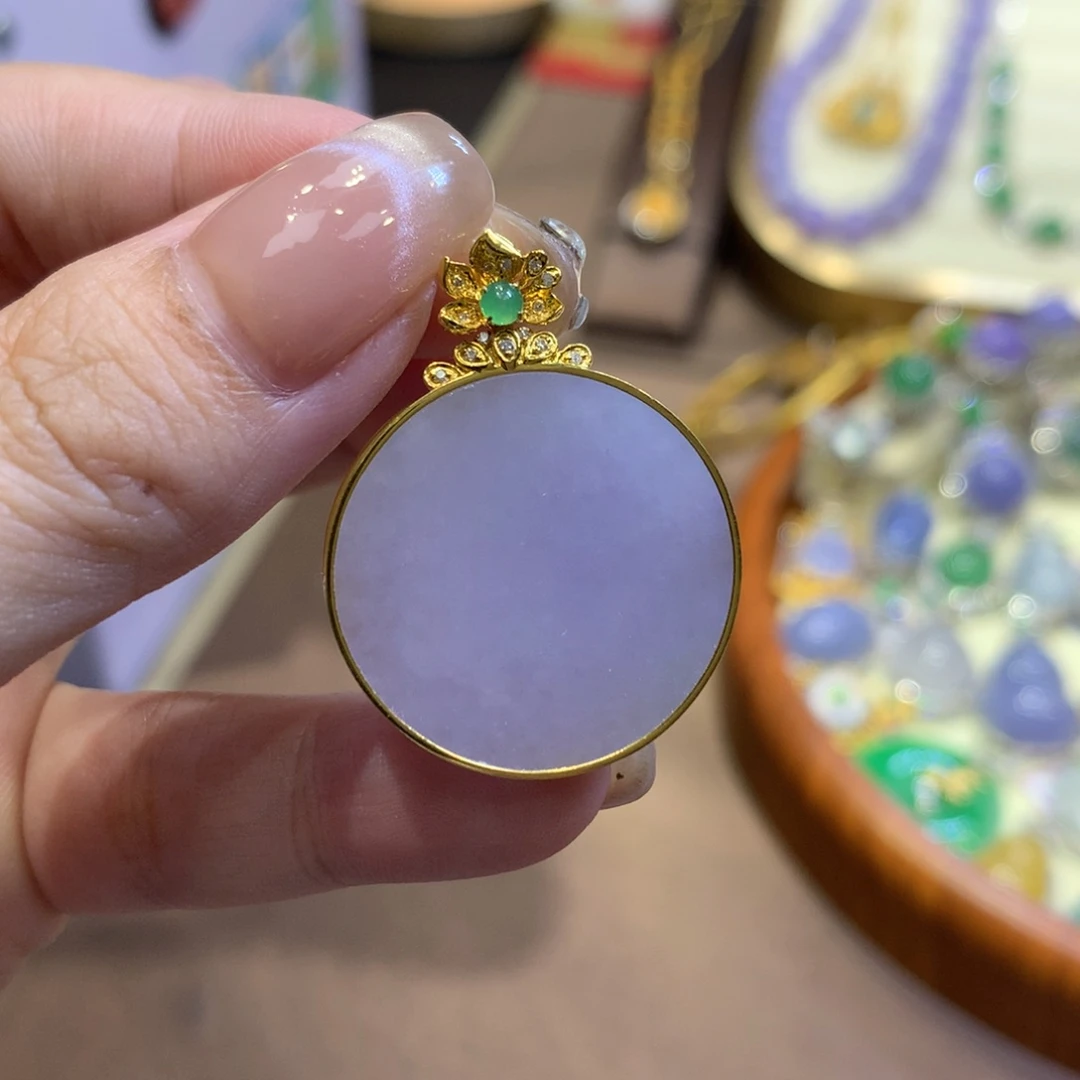 翡翠18K金镶嵌颈饰