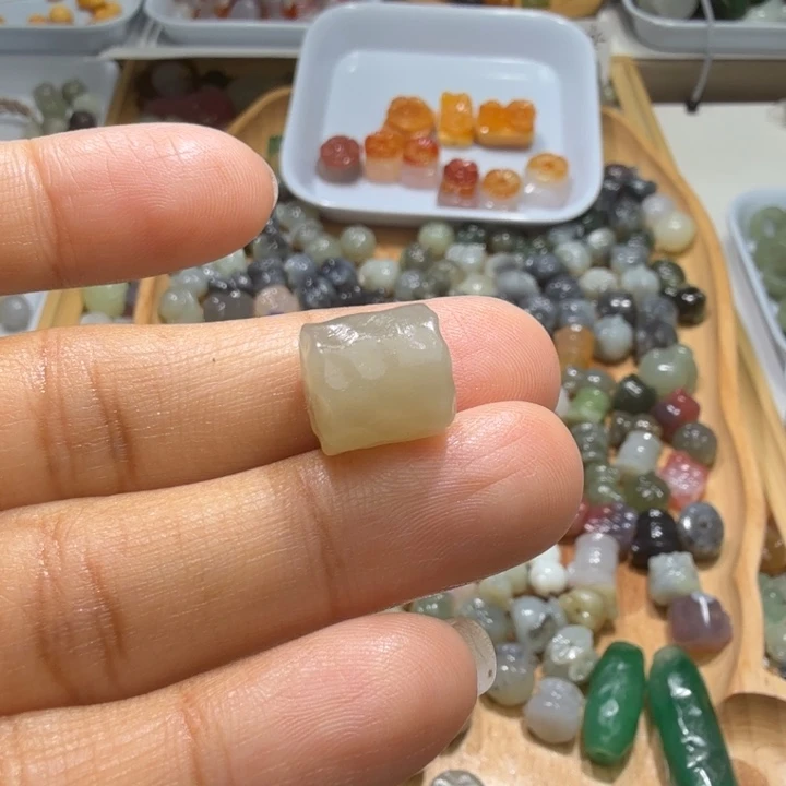 和田玉未镶嵌珠宝半成品