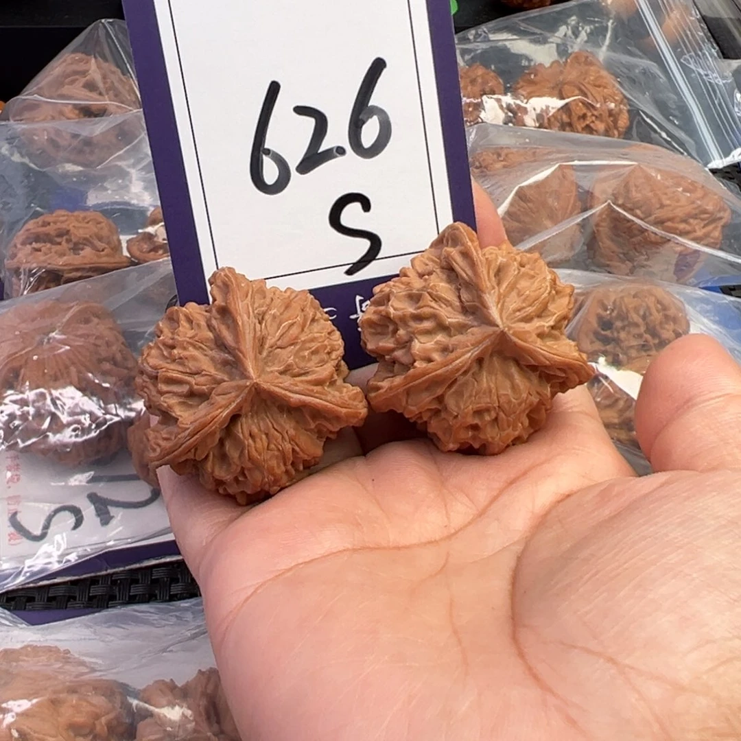 清***期把件桃核626号盘山正奔38