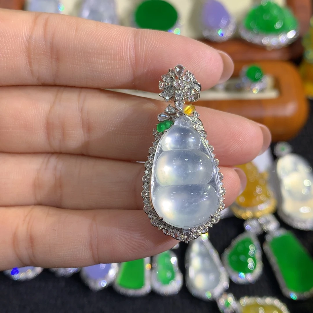 翡翠18K金镶嵌颈饰