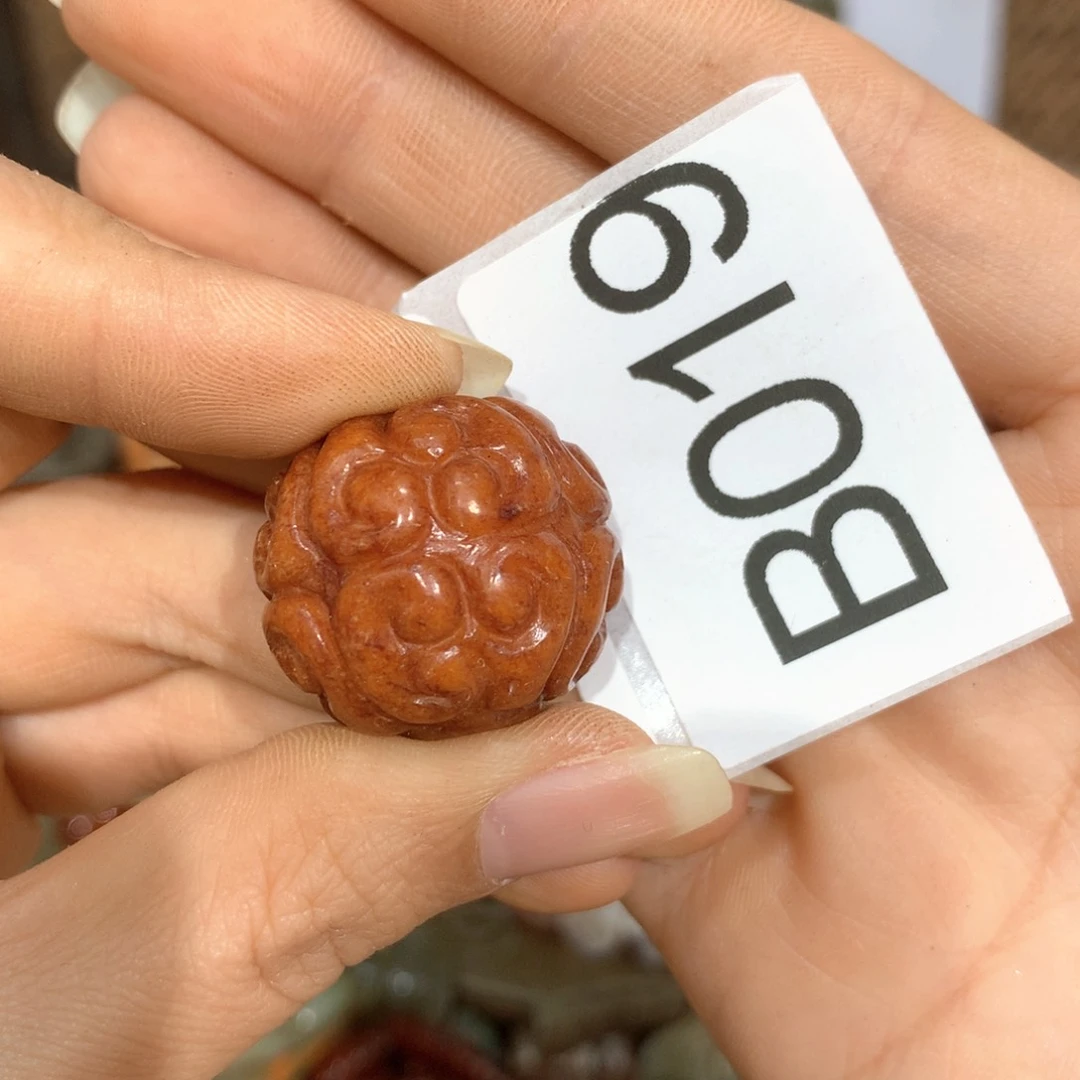 颈饰未镶嵌和田玉君**玉
