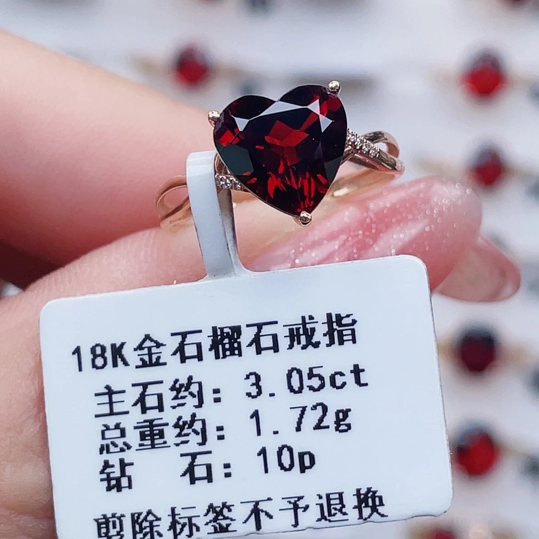 18K金镶嵌戒指石榴石