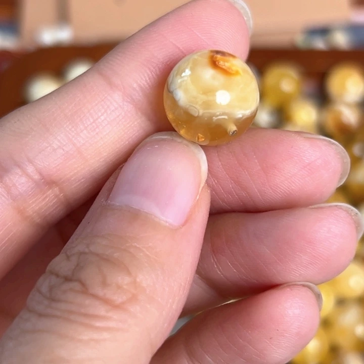 未镶嵌蜜蜡裸石13.4mm一个