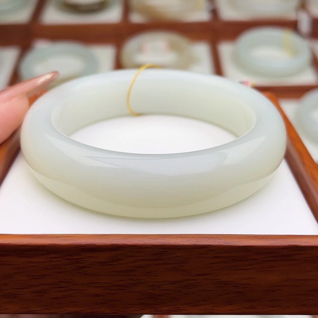 和田玉未镶嵌手镯60.9