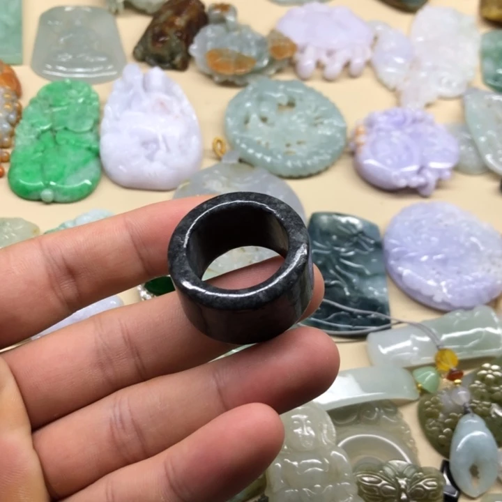 翡翠未镶嵌颈饰链接