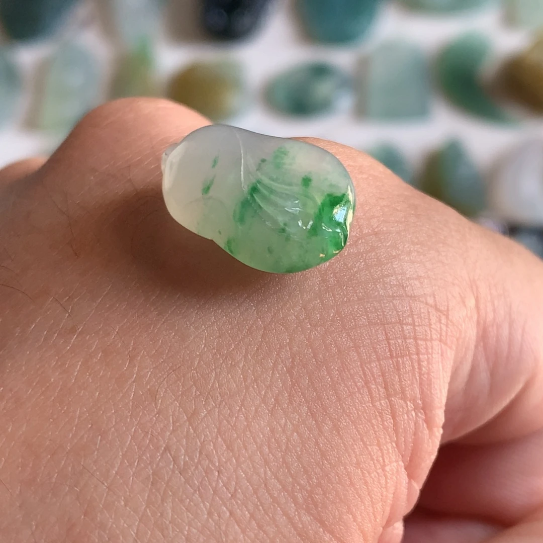 定制翡翠未镶嵌翡翠玉兰花