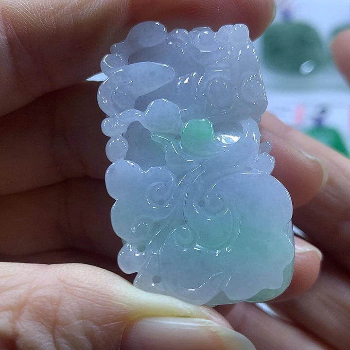 翡翠未镶嵌颈饰乀