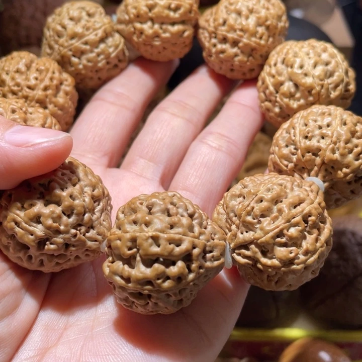 桃核把件八瓣金刚菩提手持