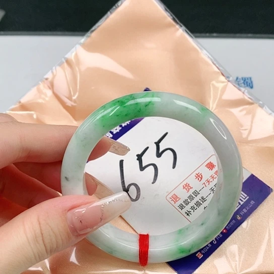 翡翠手镯未镶嵌翡翠手镯