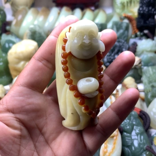 清***月未镶嵌蛇纹石玉岫玉手把件