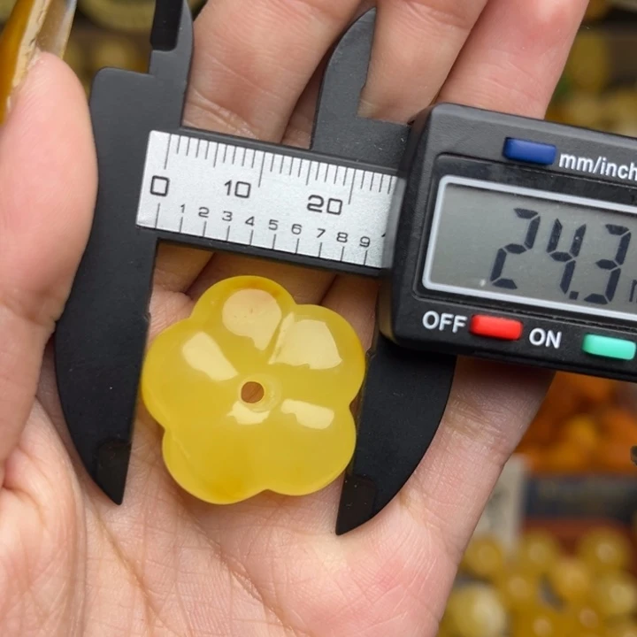 蜜蜡未镶嵌珠宝奇石-172-天然蜜蜡满蜡俏色五瓣花有钱花吊坠微瑕