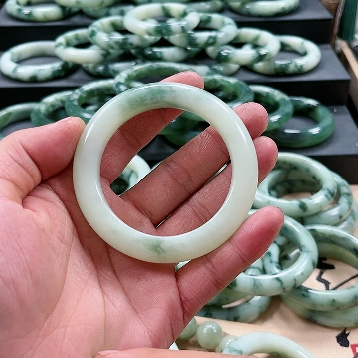 【闪购商品】透闪石-蛇纹石玉未镶嵌手镯炫*灵