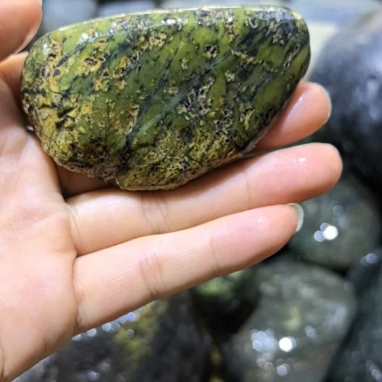 荷***视有机玻璃藏玉药王石原石一个