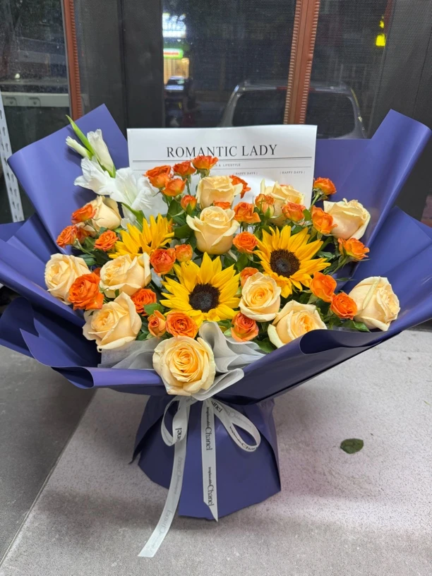向日葵香槟玫瑰混搭花束成人礼生日结婚礼物全国同城配送