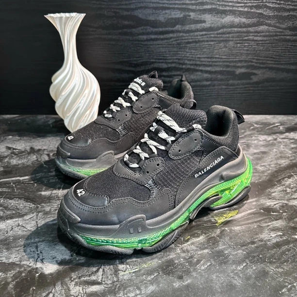 95新 LouisVuitton/路易威登 1083/42码/黑绿Triples老爹鞋