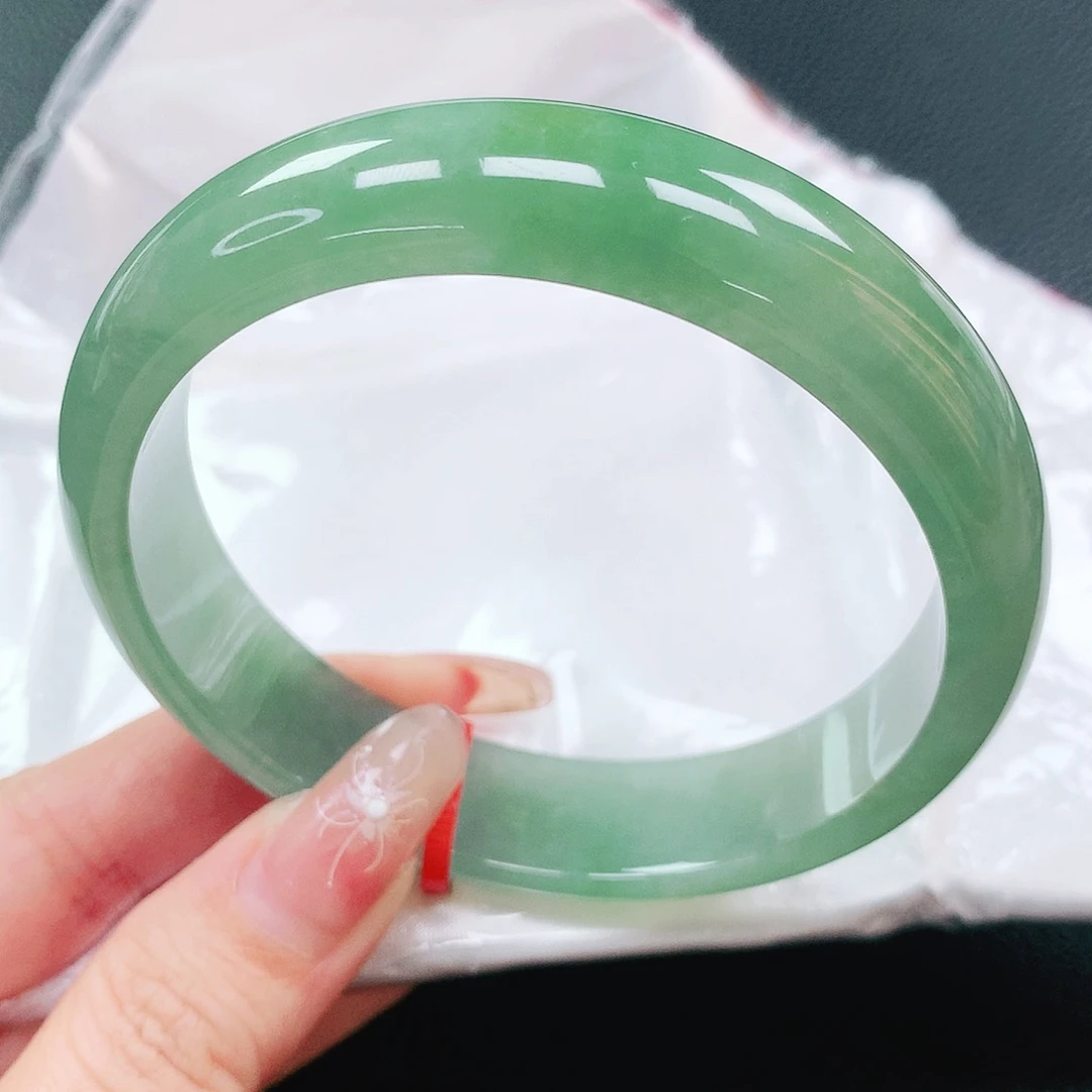 翡翠手镯未镶嵌63圈