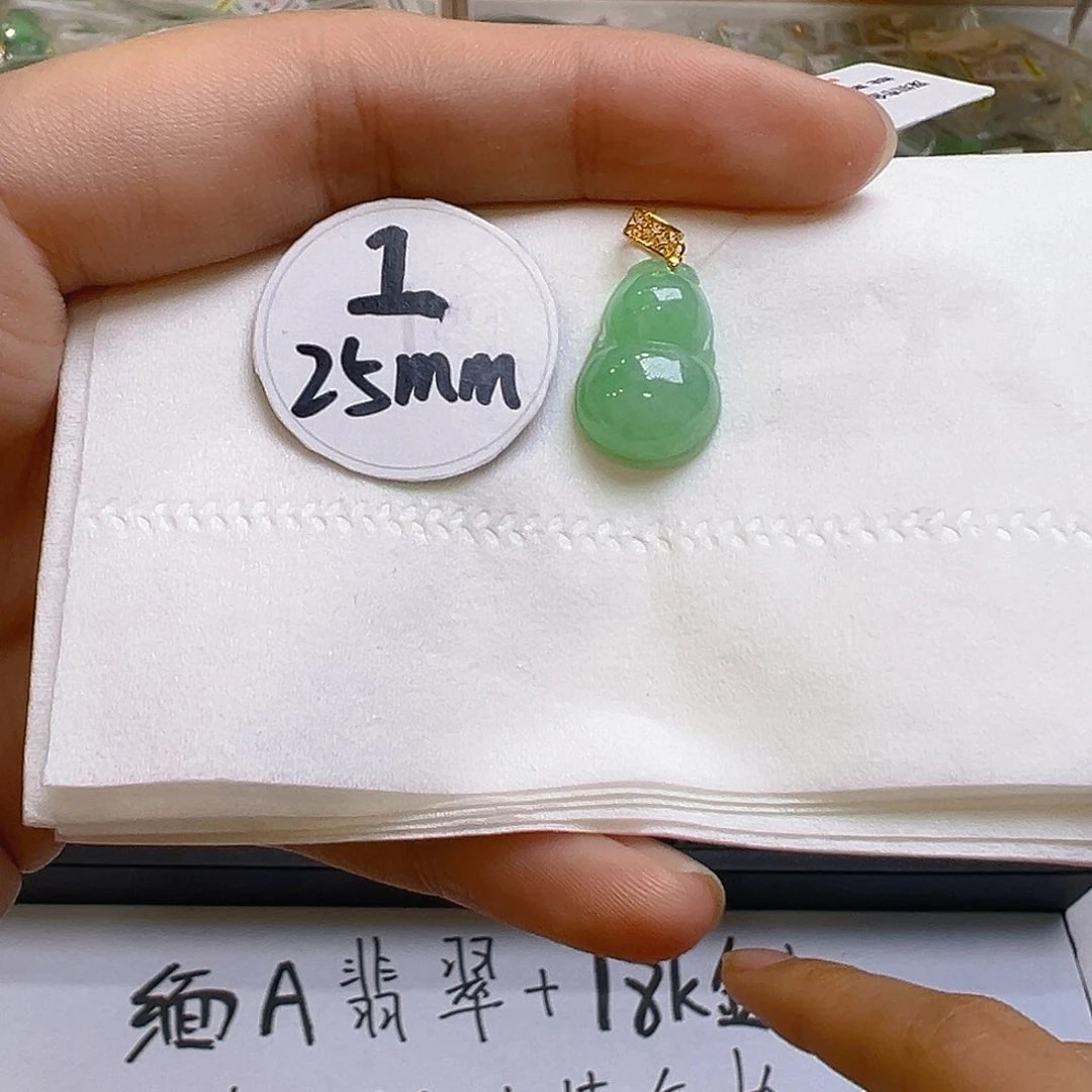 翡翠颈饰18K金镶嵌翡翠