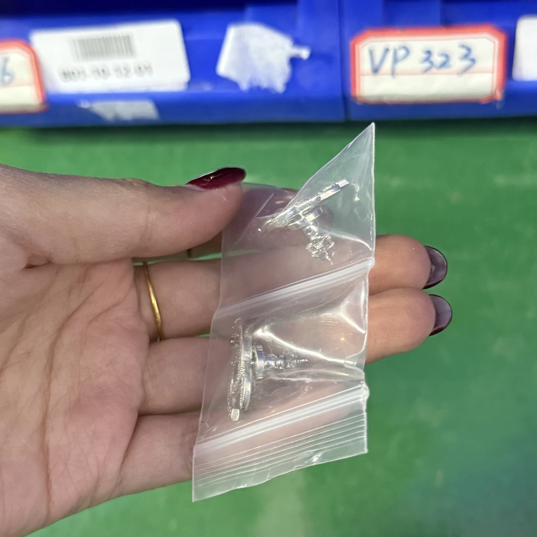 铜合金锆石耳饰 轻奢个性精致优雅时尚百搭耳环 BK90XVPC-19062