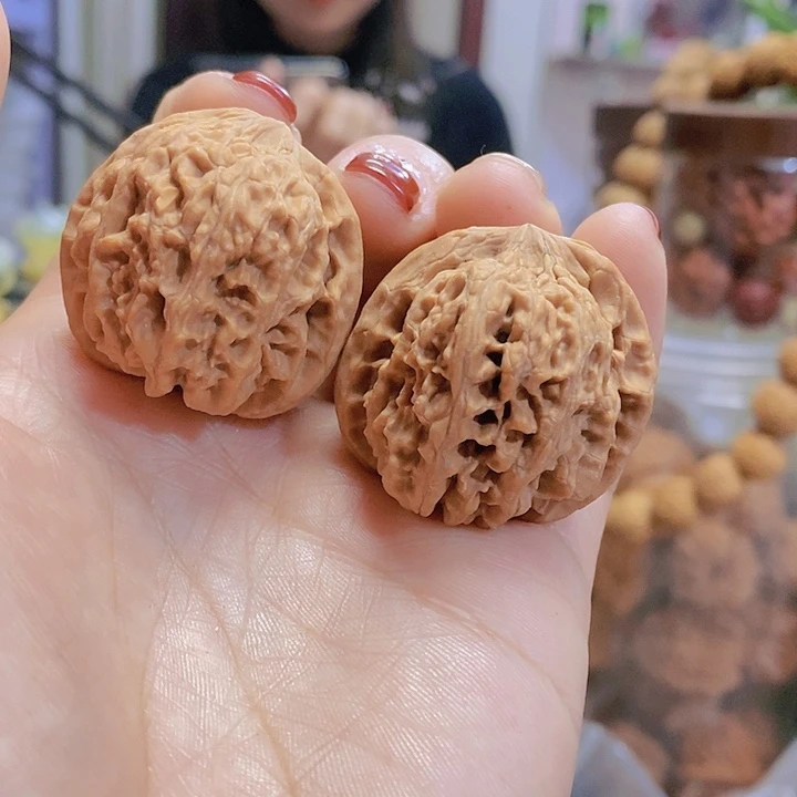 【闪购商品】文玩核桃把件34蜡皮千佛山