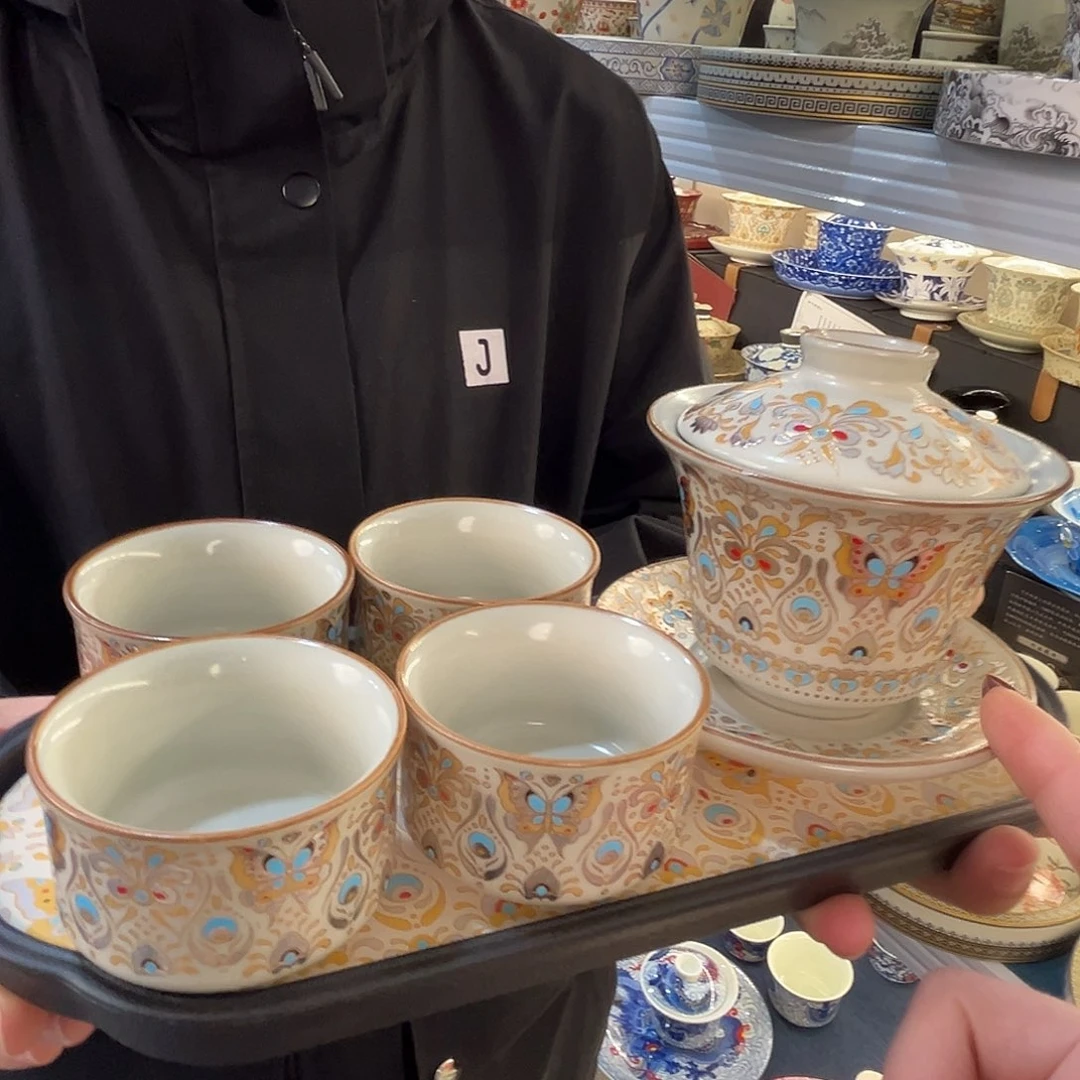 这些盖碗很漂亮！！！！