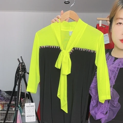 用***6XL染色。
