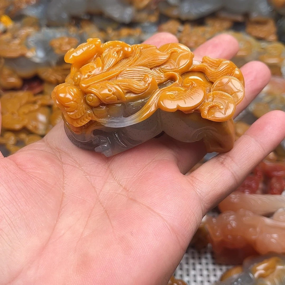 老***雷石英质玉（黄龙玉）未镶嵌颈饰