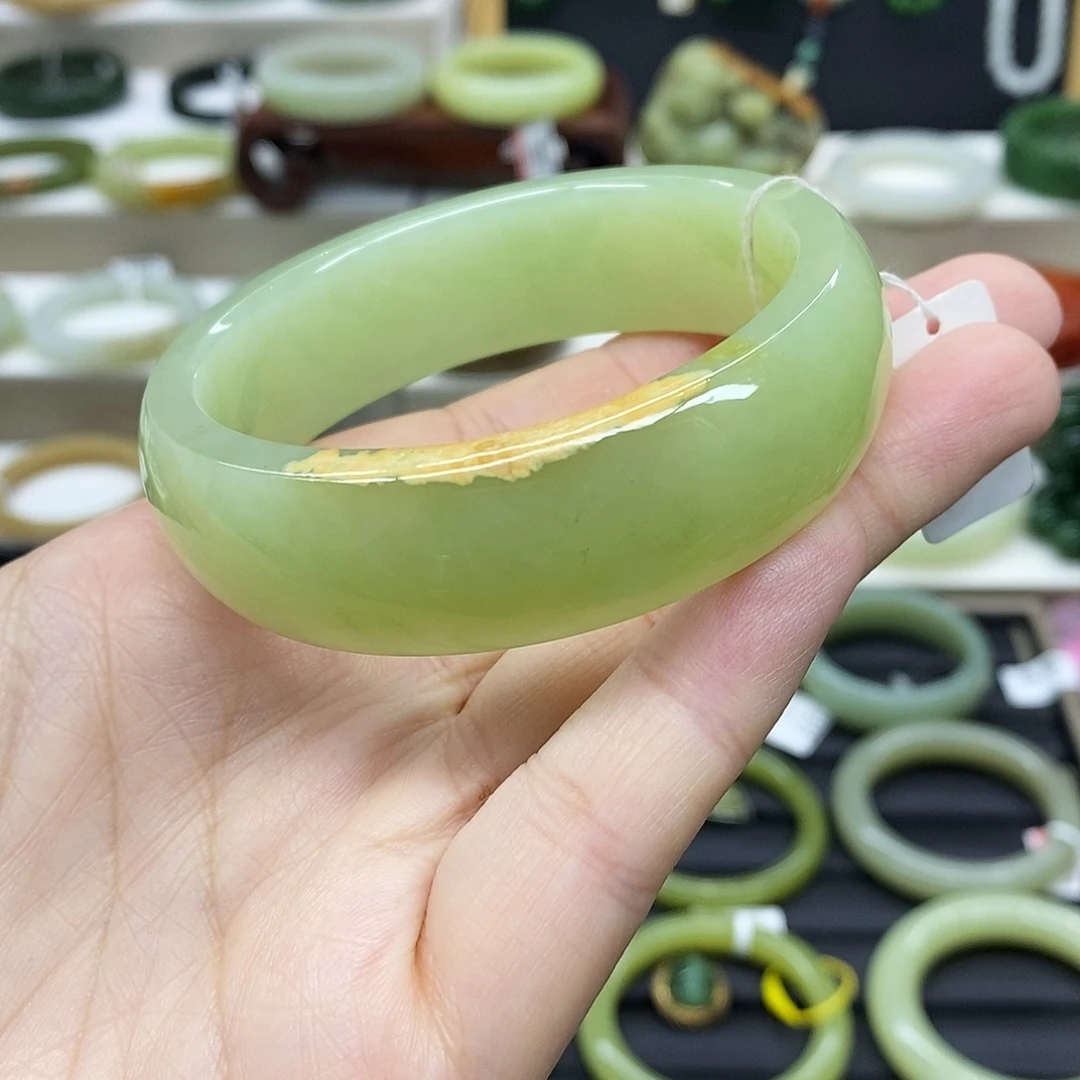 和田玉未镶嵌手镯