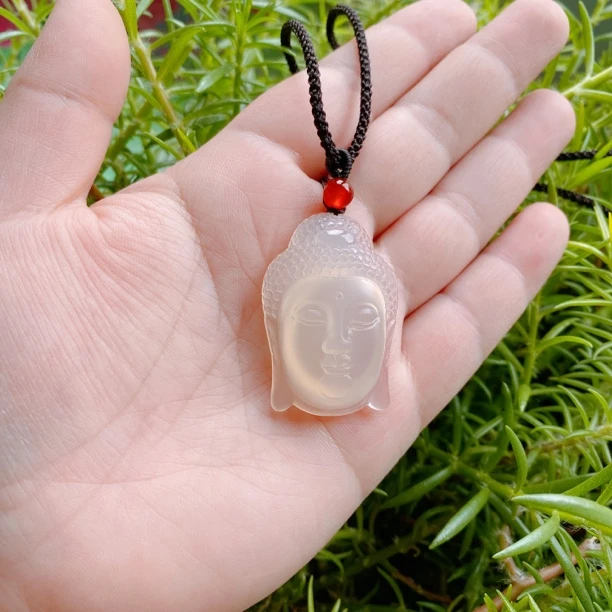 天然高冰透白月光玛瑙佛头吊坠女款佛头毛衣链挂件