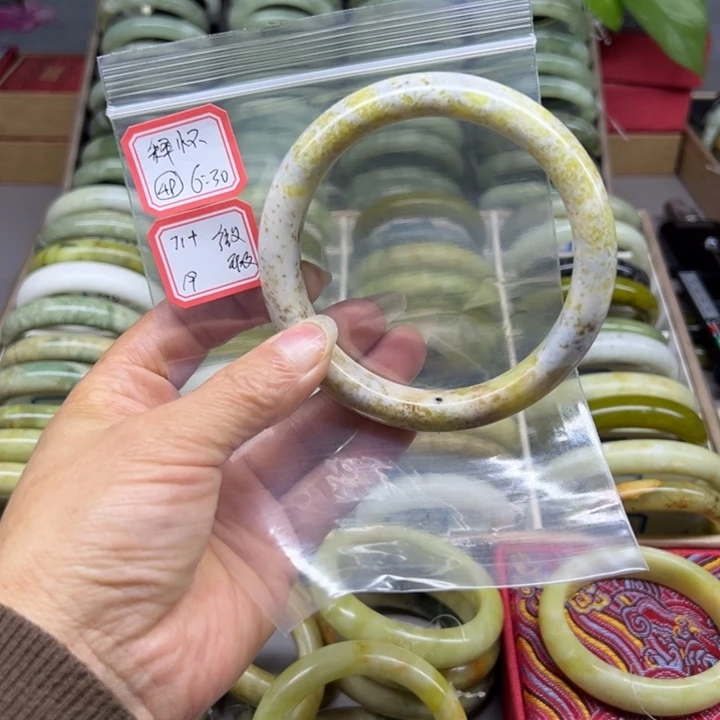 ****怀蛇纹石玉未镶嵌手镯49