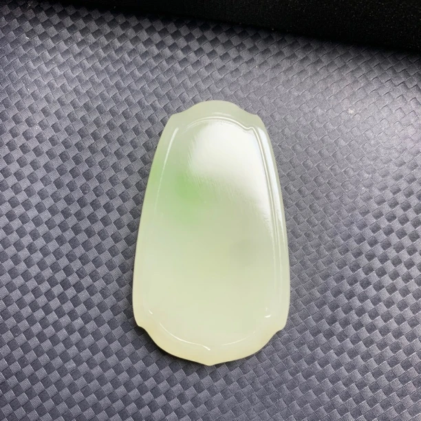 和田玉冰底翠青无事牌吊坠