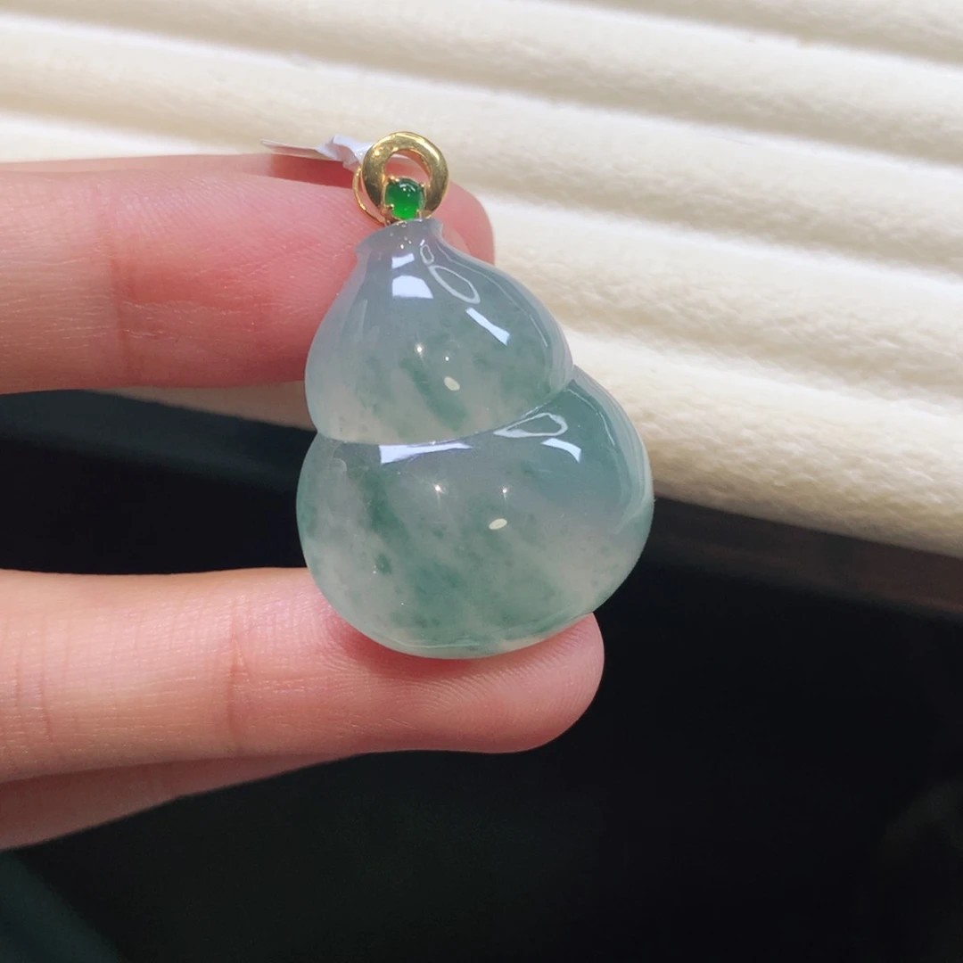 翡翠18K金镶嵌颈饰大葫芦