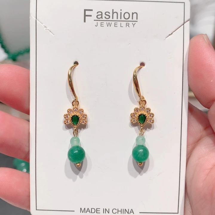 石英质玉（非洲翠）合金颈饰