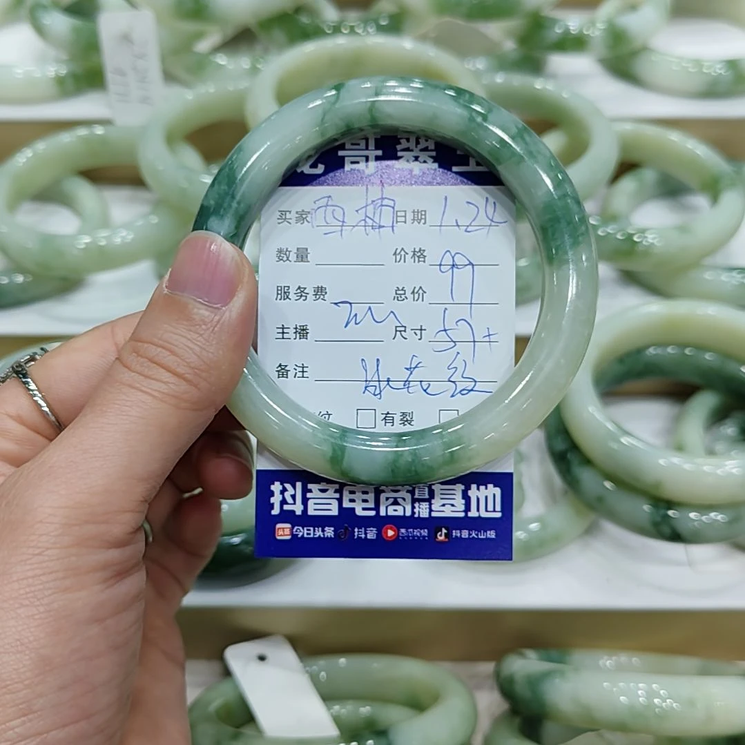 透闪石-蛇纹石玉手镯未镶嵌西*?