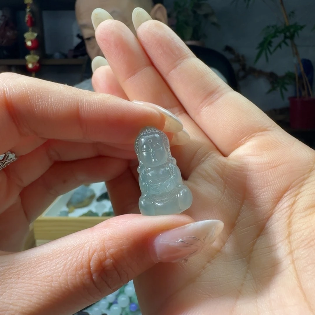 定制翡翠未镶嵌?**依宝宝佛