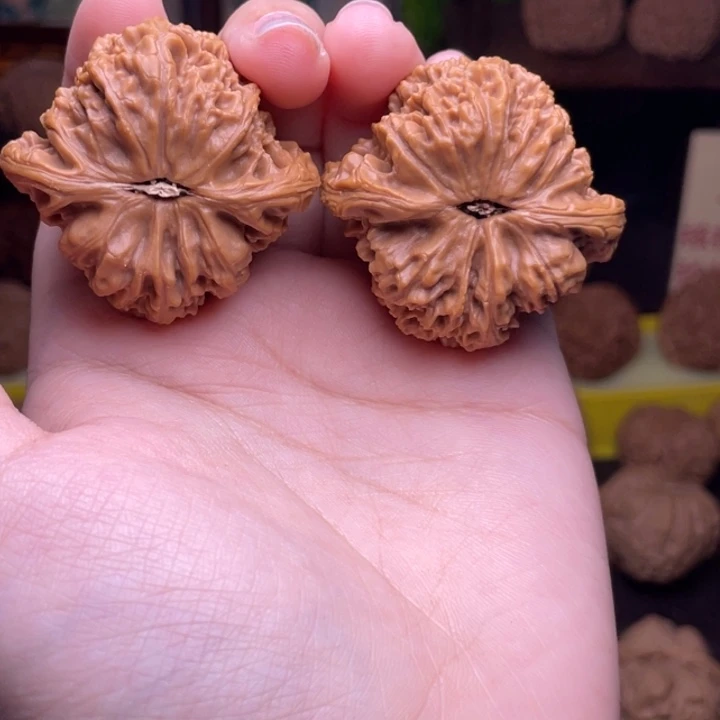 把件桃核闪购3南疆石