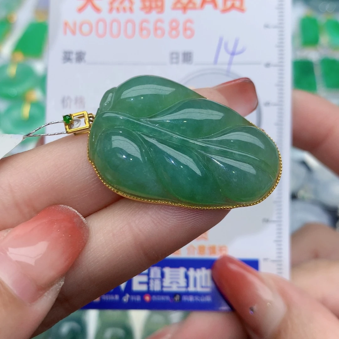 翡翠颈饰18K金镶嵌叶子