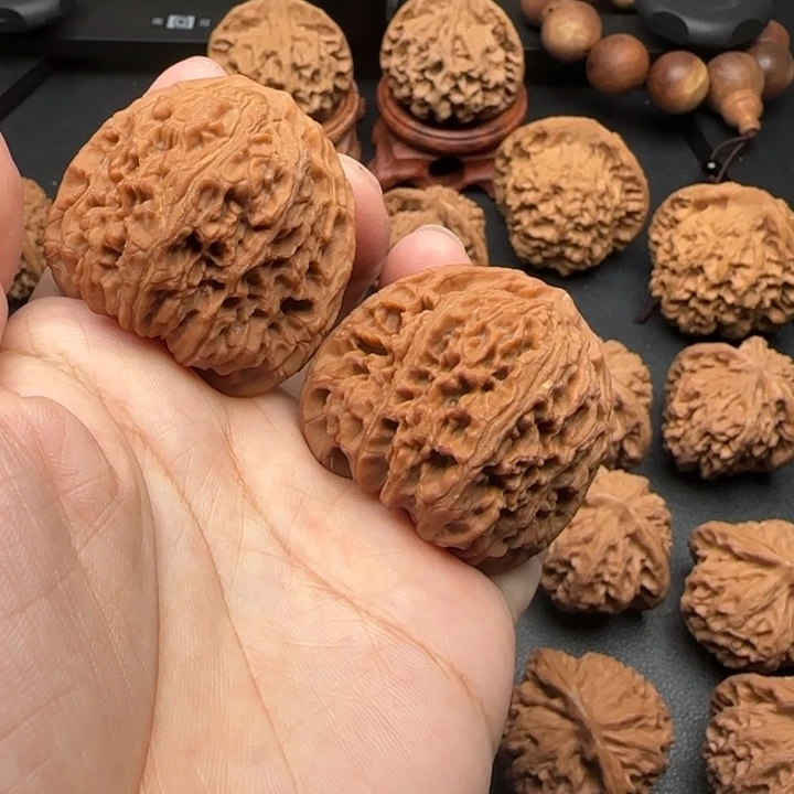 阿***瑞42尺微瑕南疆石文玩核桃