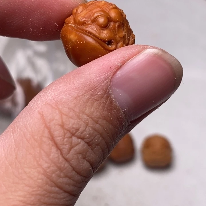 橄榄核吊坠猴头额