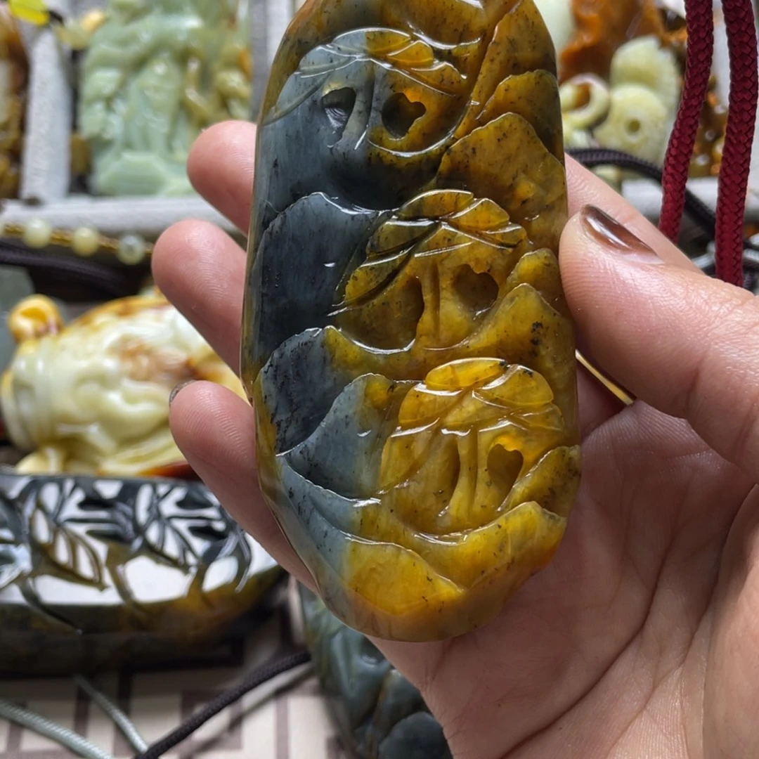 蛇纹石玉颈饰未镶嵌静****^
