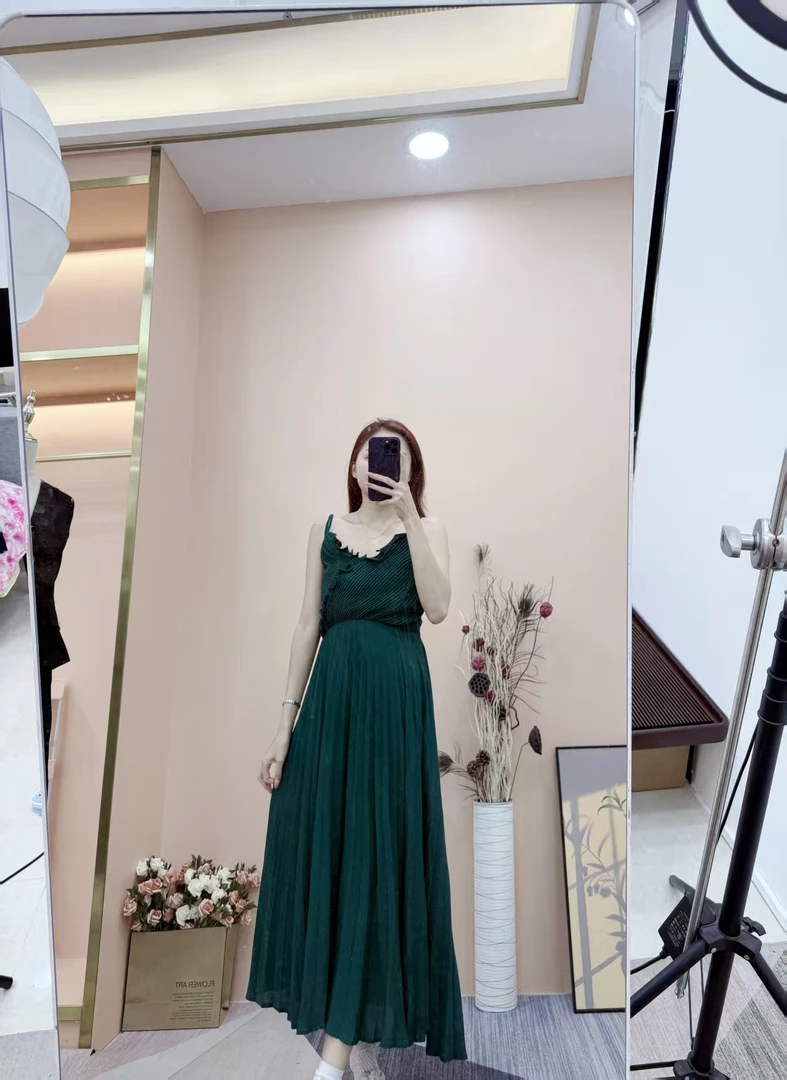 [依易原创]气质木耳边度假风压褶气质吊带长裙W53001