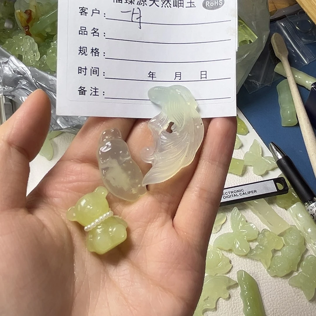 一***月蛇纹石玉未镶嵌一月……