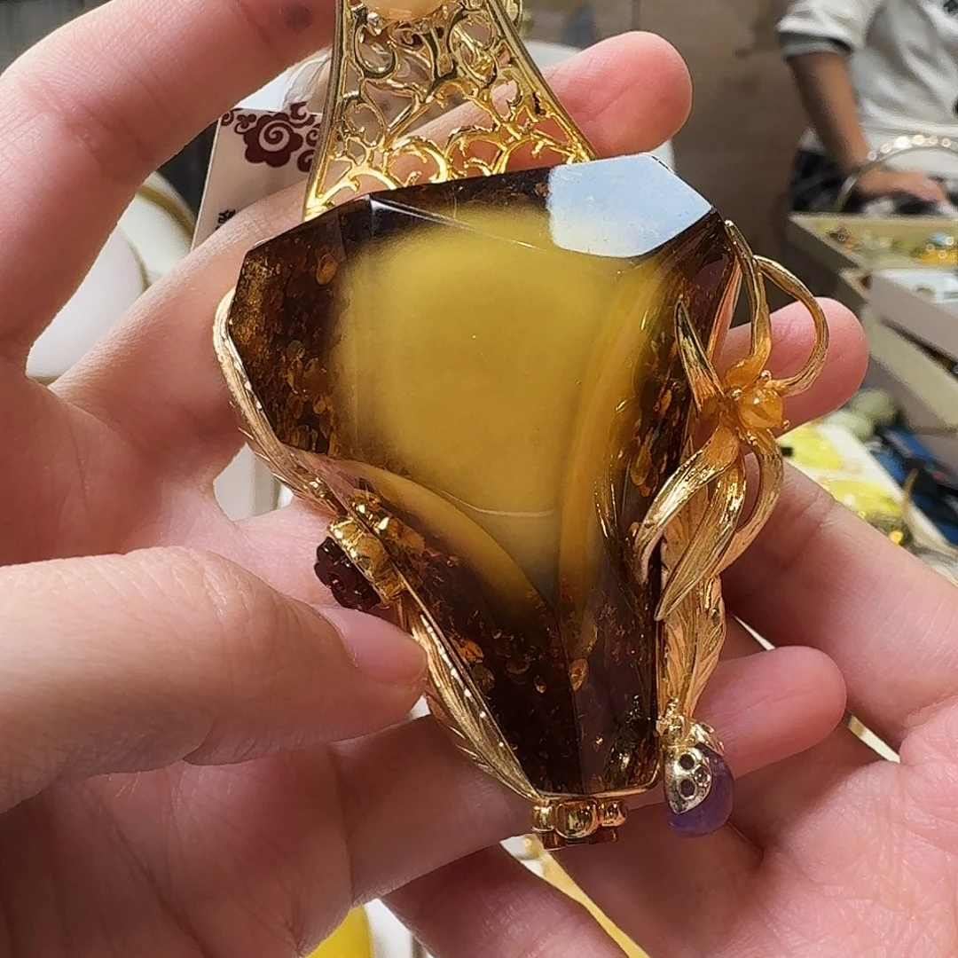 琥珀未镶嵌颈饰吊坠