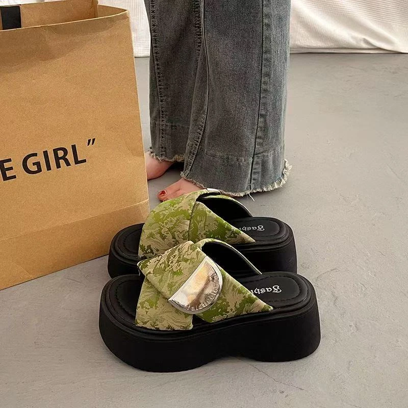 厚底增高凉拖鞋女夏外穿高级感2025新款百搭配裙子外出海边沙滩鞋