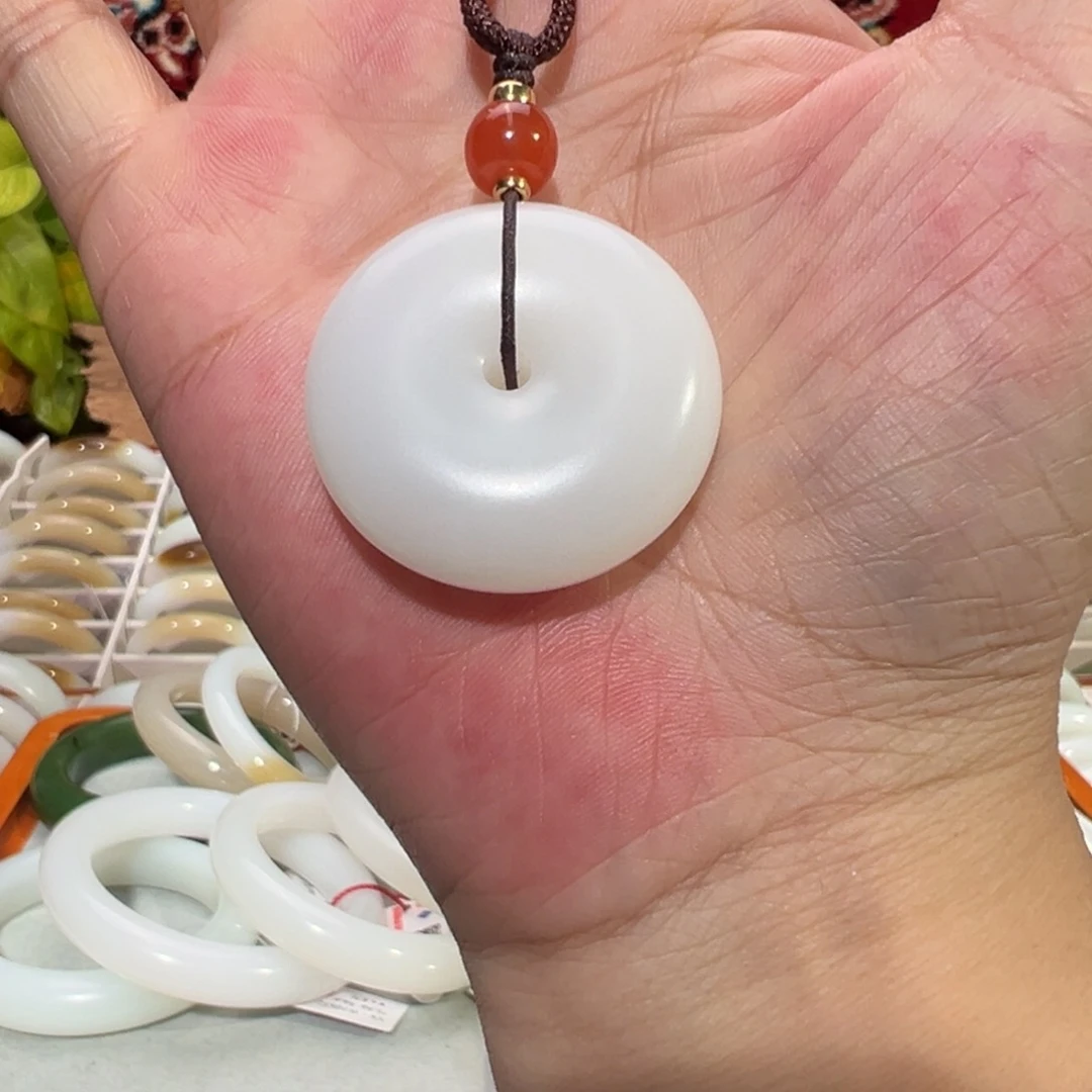 颈饰未镶嵌和田玉新疆和田玉油膏平安扣