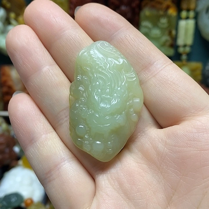 岫玉未镶嵌吊坠(赠链)