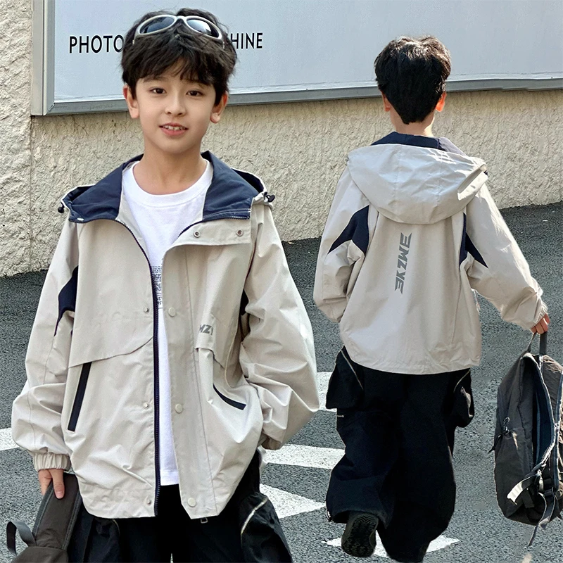 男童春装外套2025新款儿童户外冲锋衣中大童开春连帽上衣帅气时髦