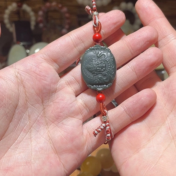 颈饰未镶嵌和田玉吊坠