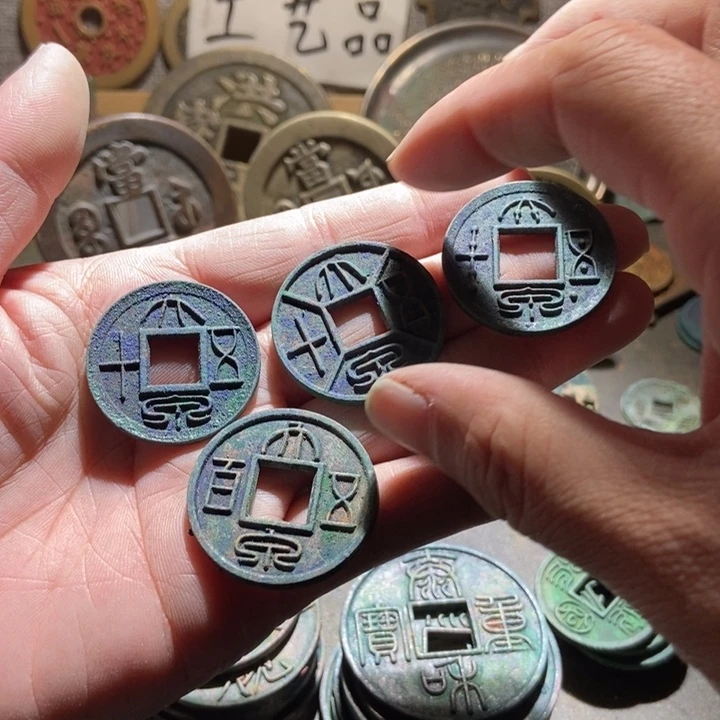 刘***胖铜现代工艺品仿制品