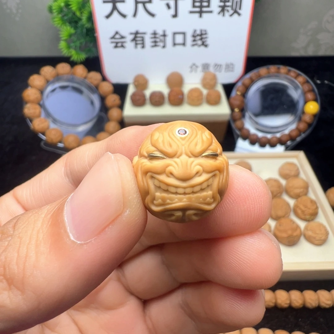 就****吊坠猴头核桃抓财恶僧16。  三颗