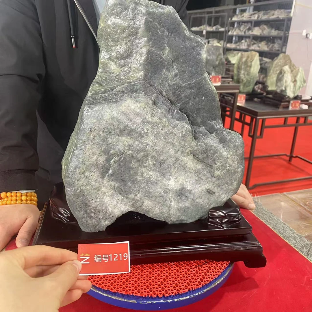 新疆玉料原石发一件带底座编号1219